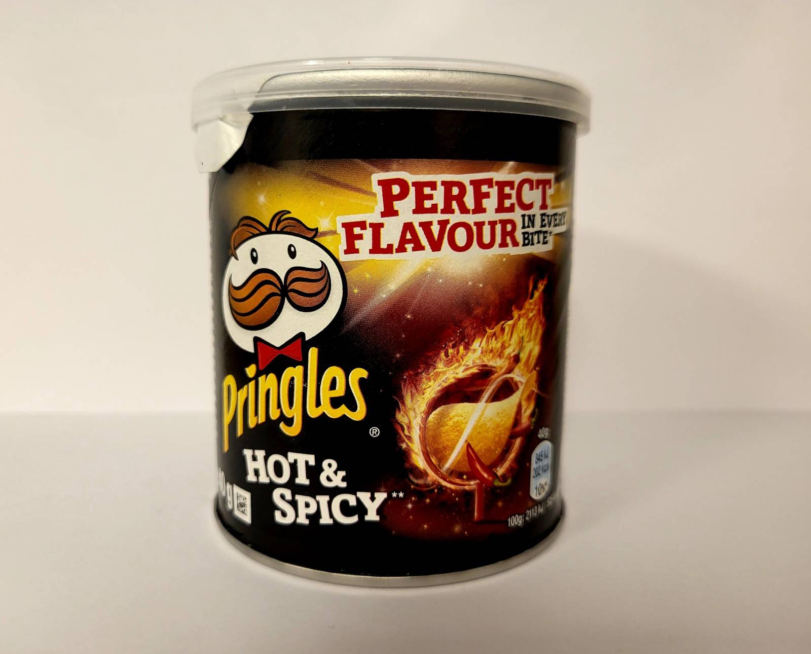 Pringles hot spicy en boite de 40g différents goûts pour distributeur apéritif de bar à Nice