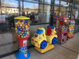 Implantation de distributeurs enfantins dans une cafétéria